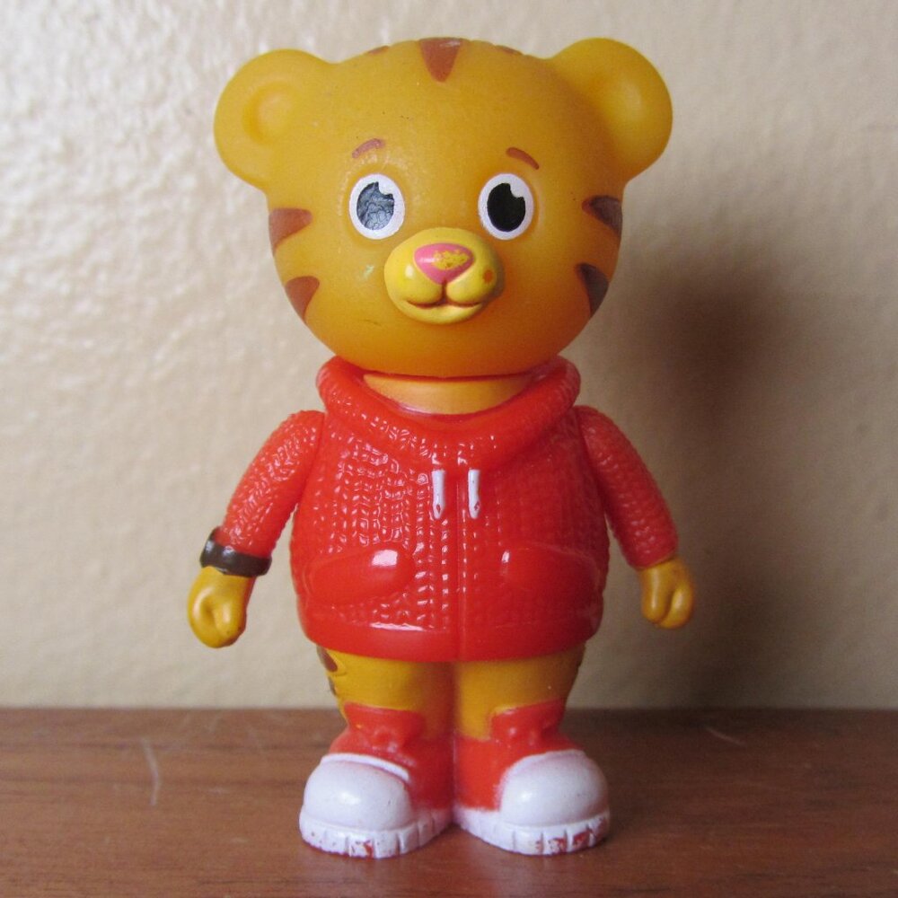5 for $30 - daniel tiger's neighborhood daniel figure cake topper (W6376)